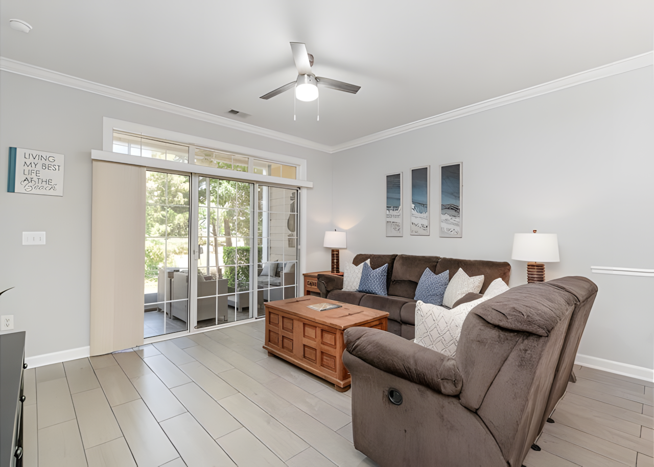 cb 413 living area