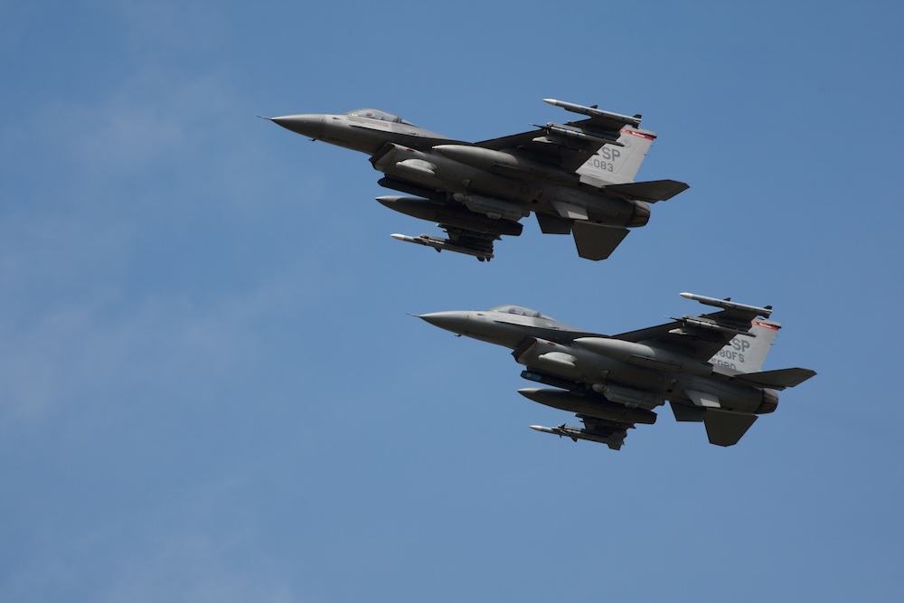 f 16 fighter jets